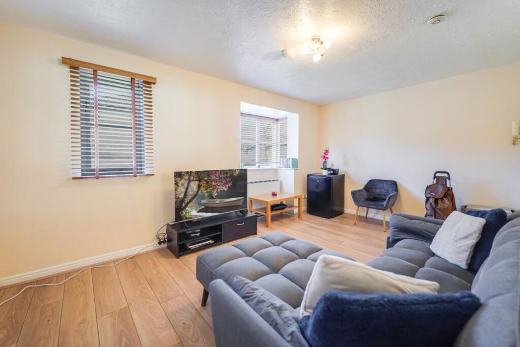 Property image 2 of 8