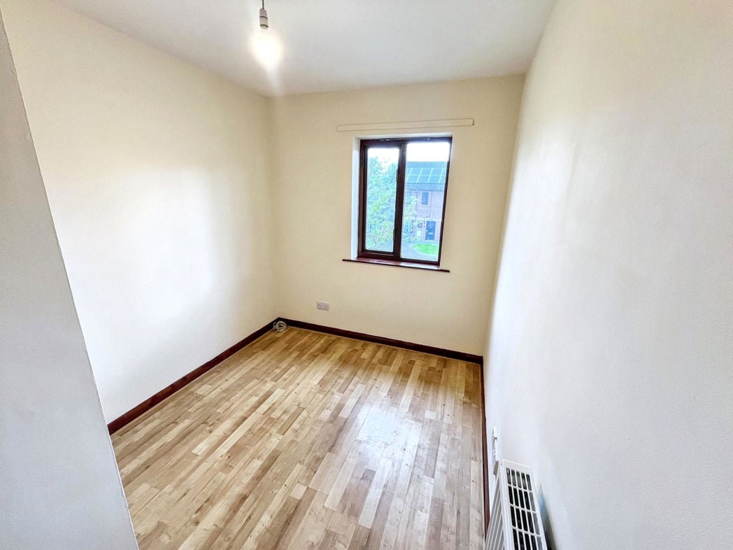 Property image 8 of 9