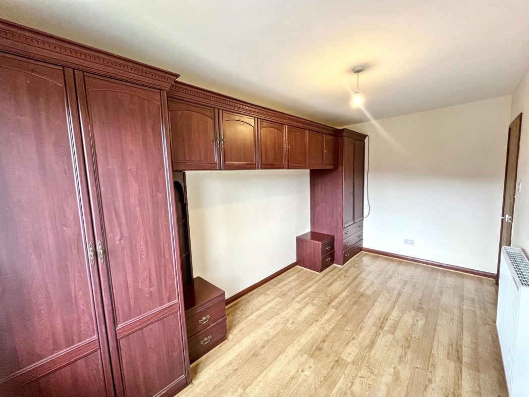 Property image 5 of 9