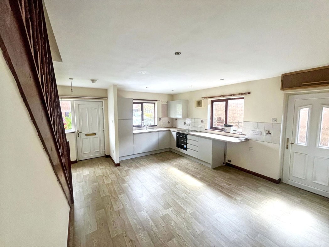 Property image 2 of 9