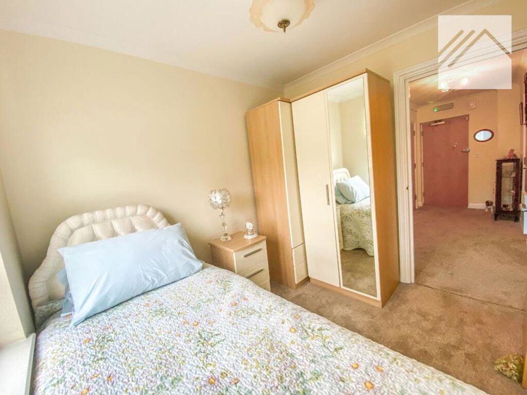 Property image 7 of 11