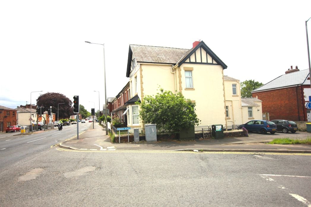 Property image 2 of 19