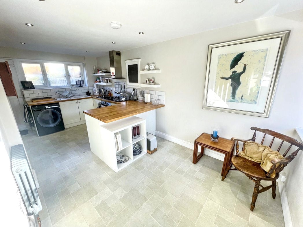 Property image 4 of 11