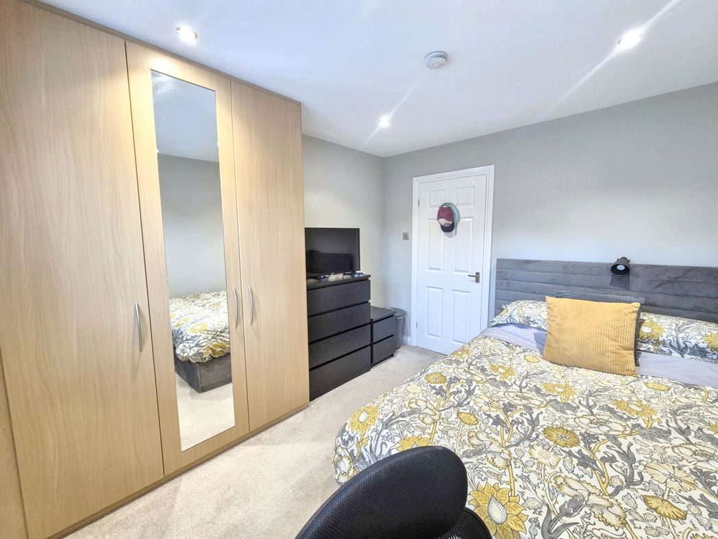 Property image 24 of 34