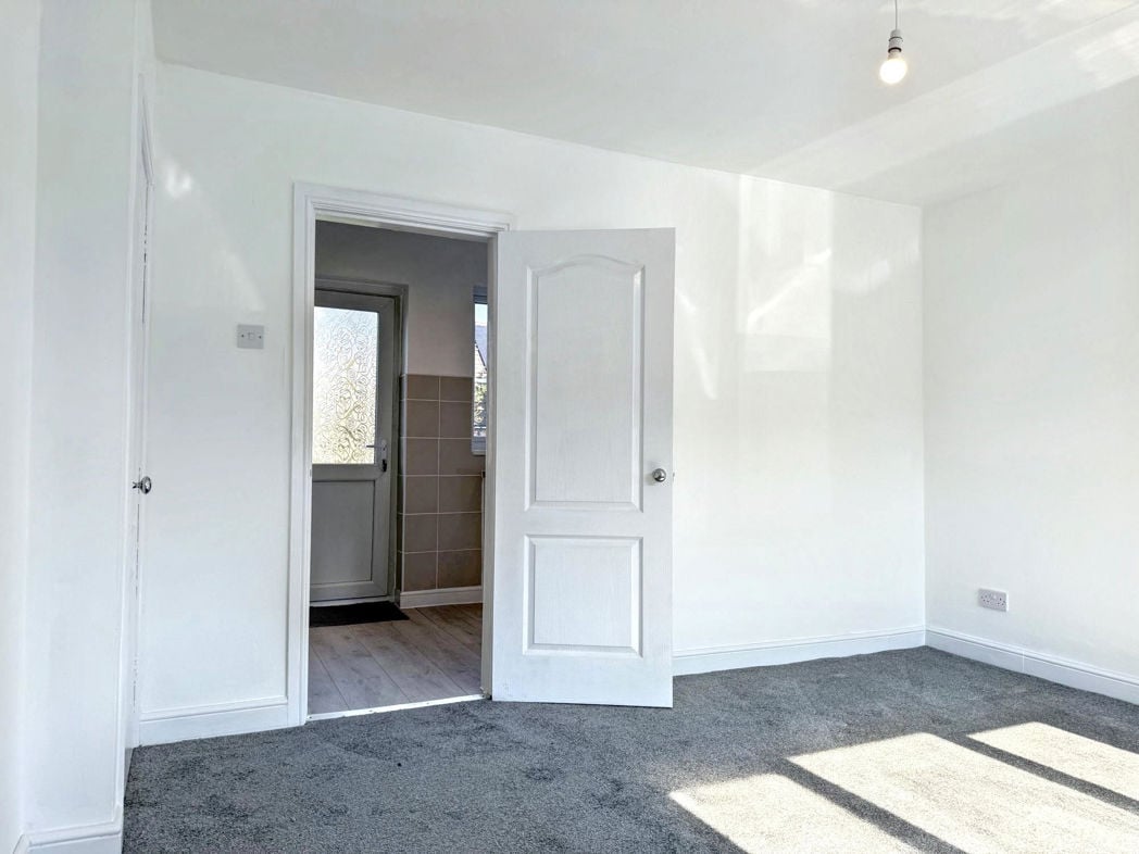 Property image 8 of 23