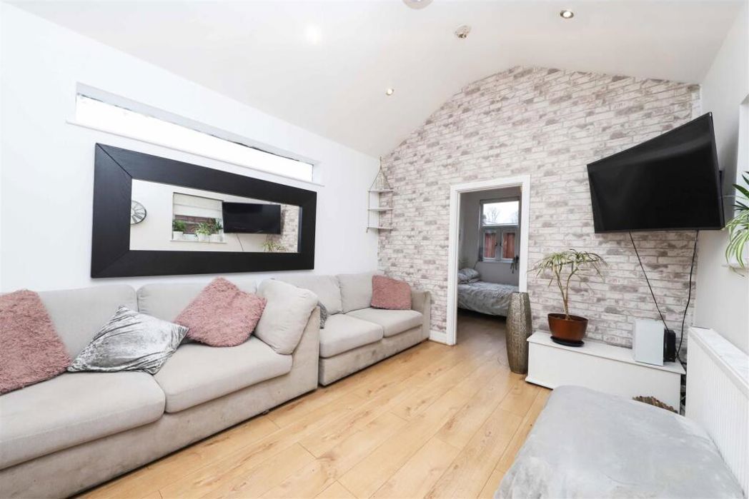 Property image 3 of 8