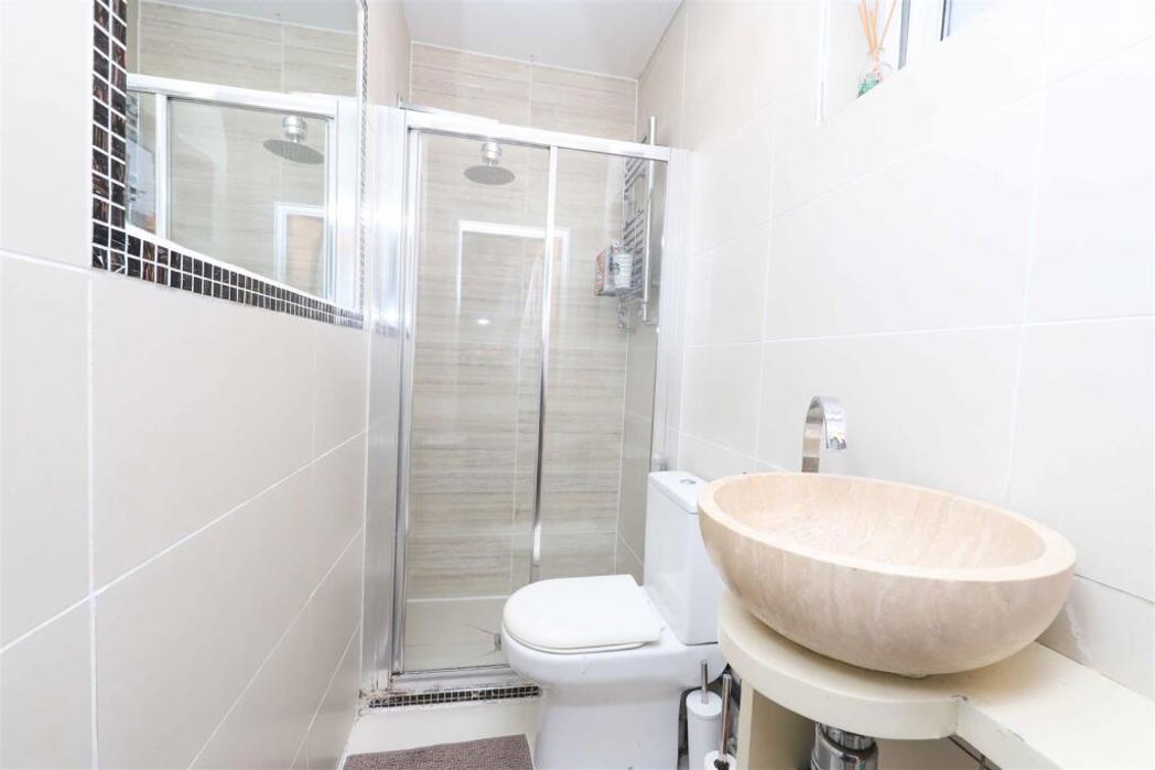 Property image 5 of 8