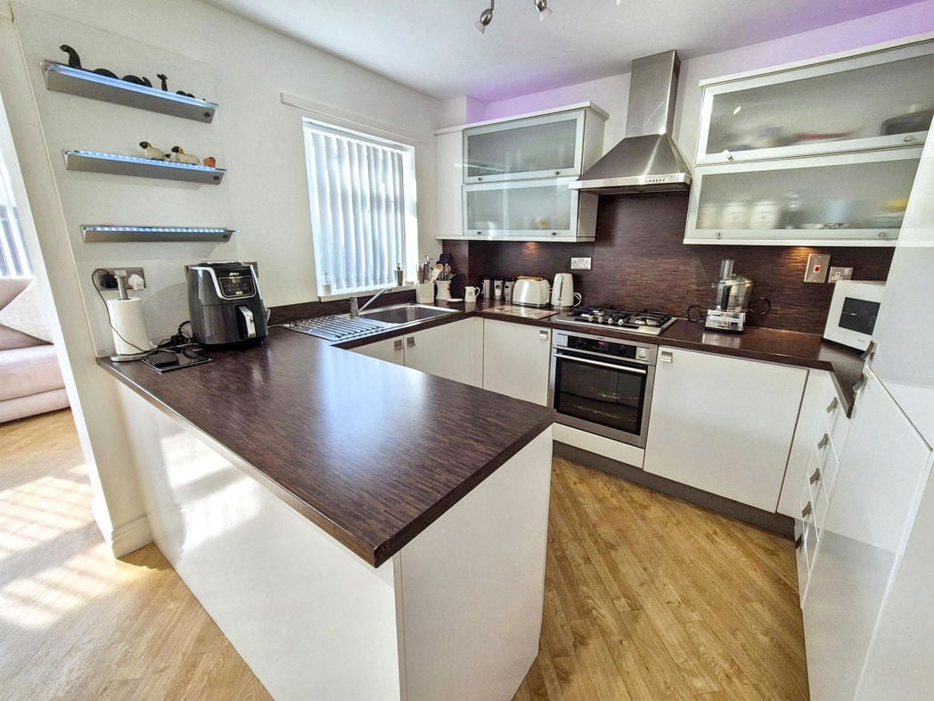 Property image 6 of 23