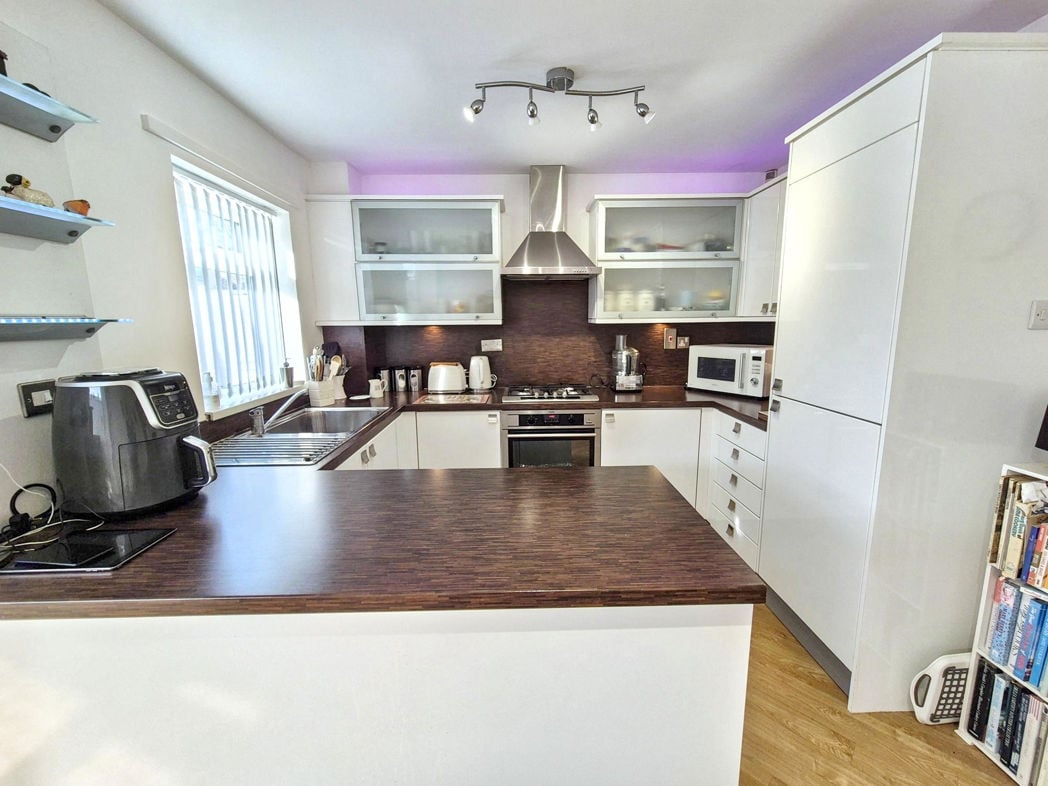 Property image 7 of 23