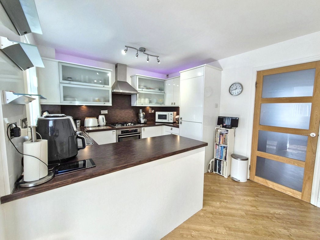Property image 8 of 23