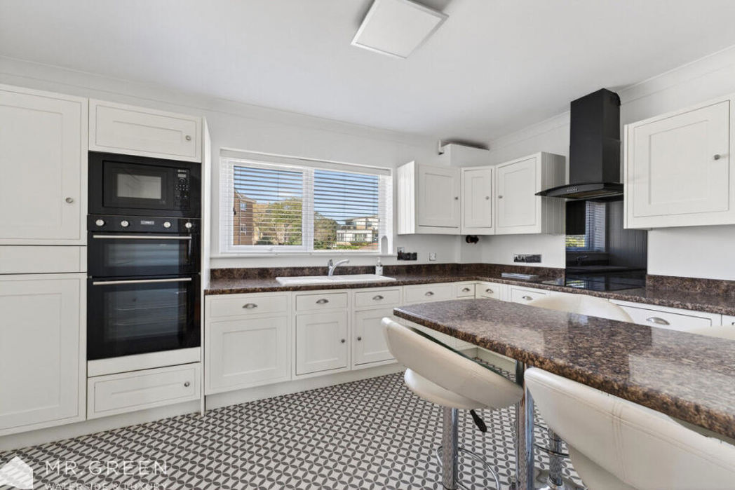 Property image 5 of 17