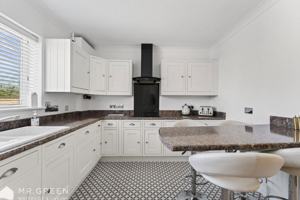 Property image 6 of 17