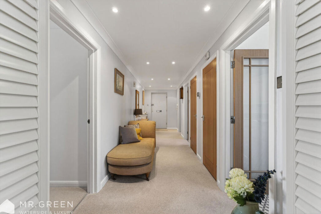 Property image 10 of 17