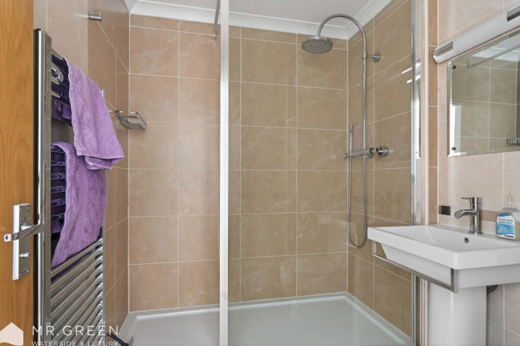 Property image 12 of 17