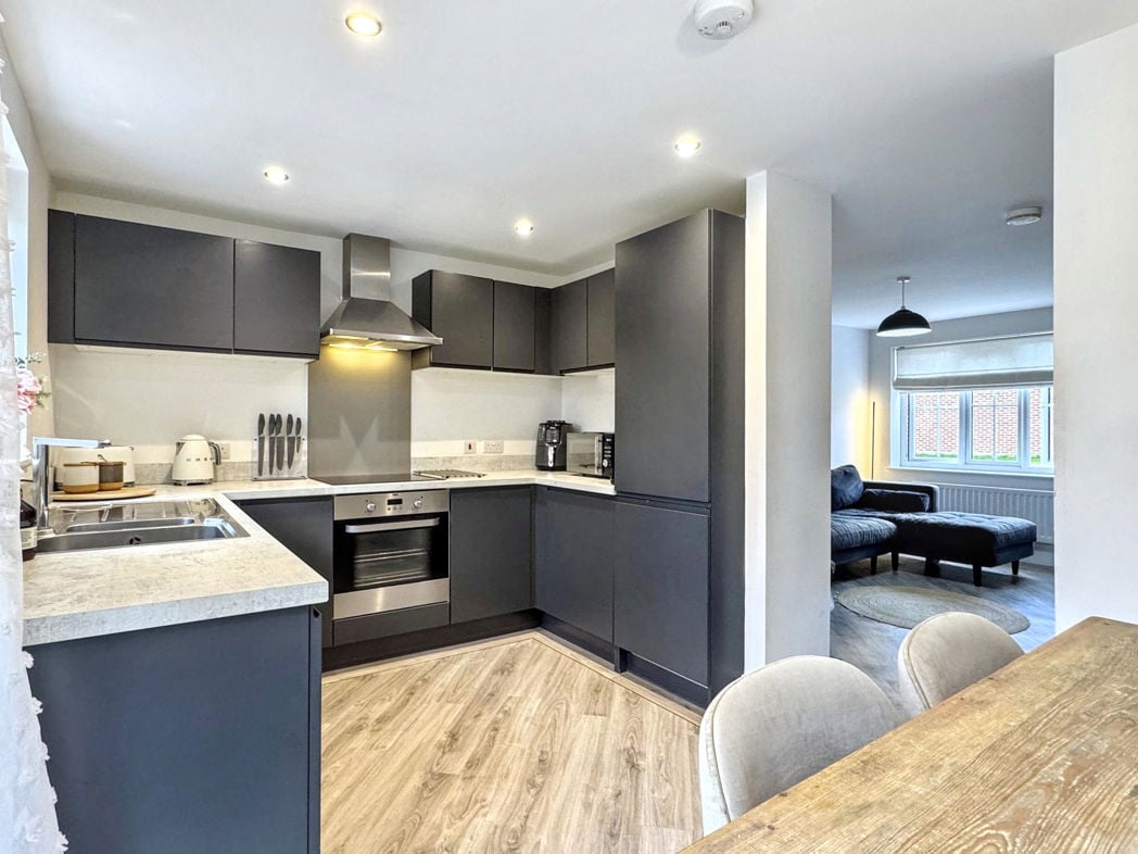 Property image 3 of 19