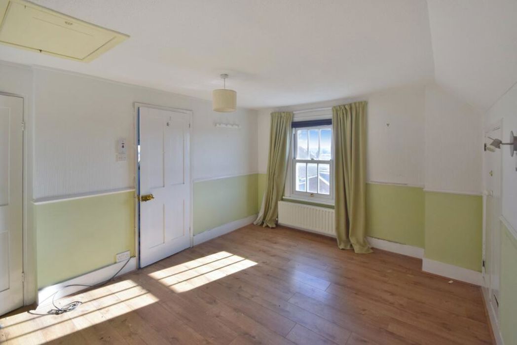 Property image 4 of 11
