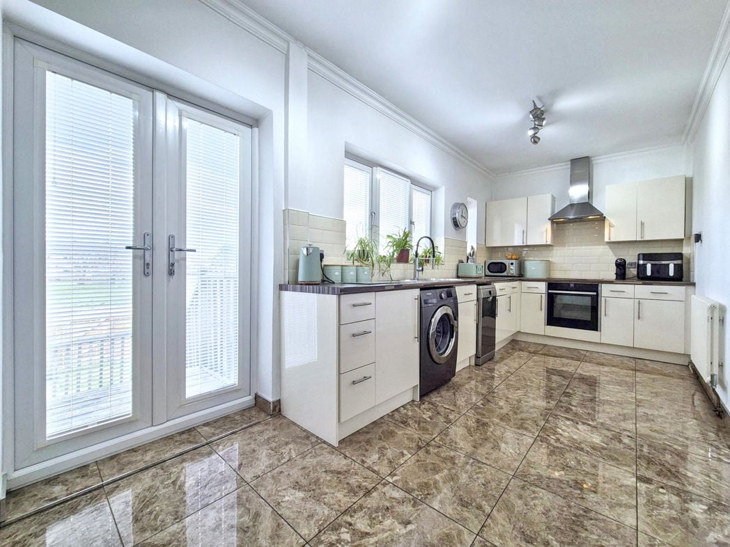 Property image 3 of 23