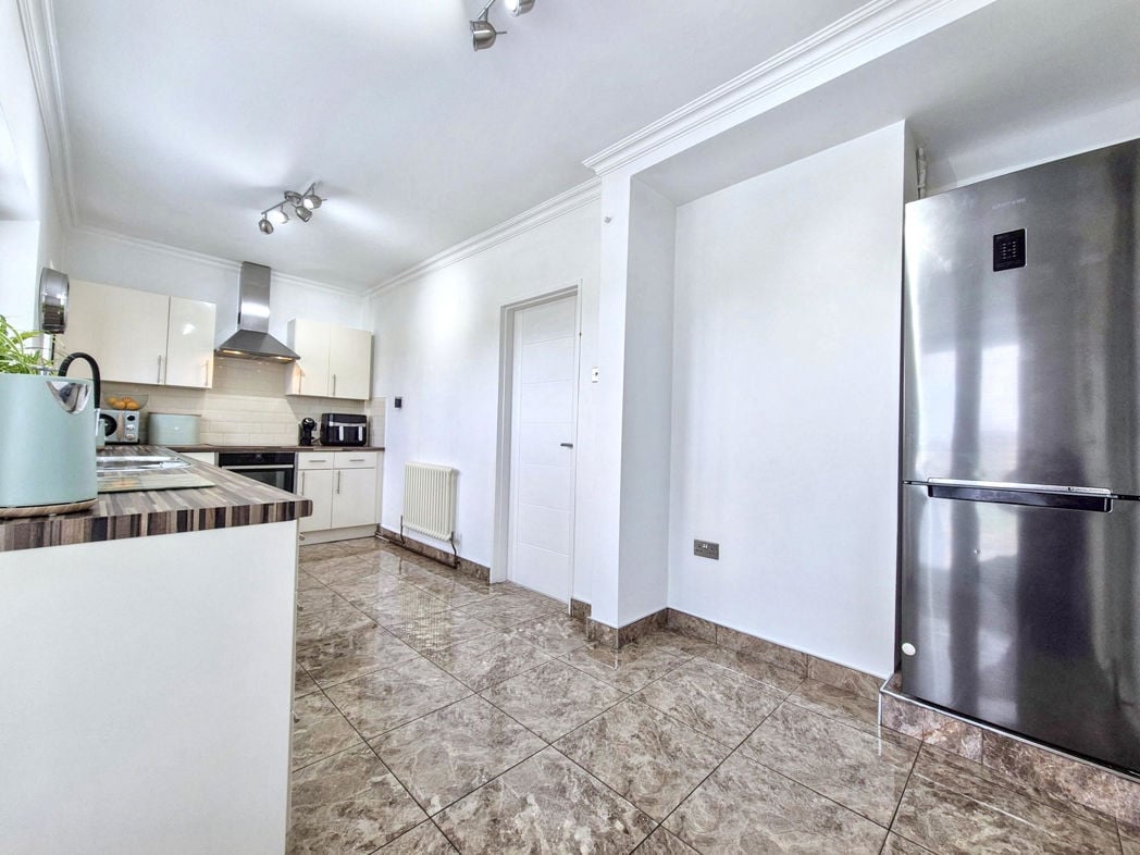 Property image 9 of 23