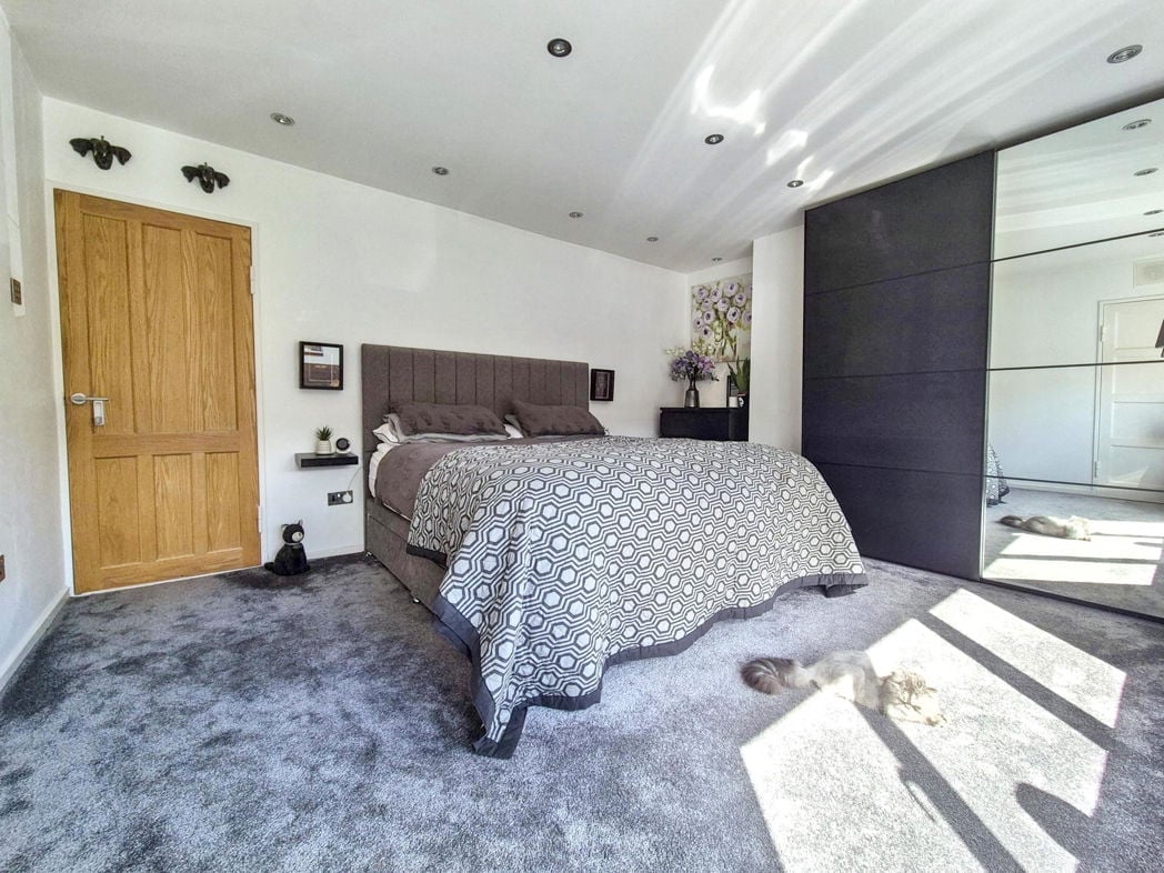 Property image 11 of 23