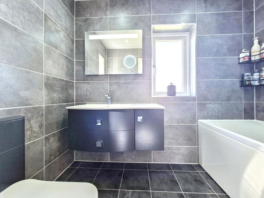 Property image 17 of 23