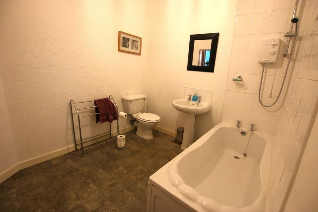 Property image 4 of 12