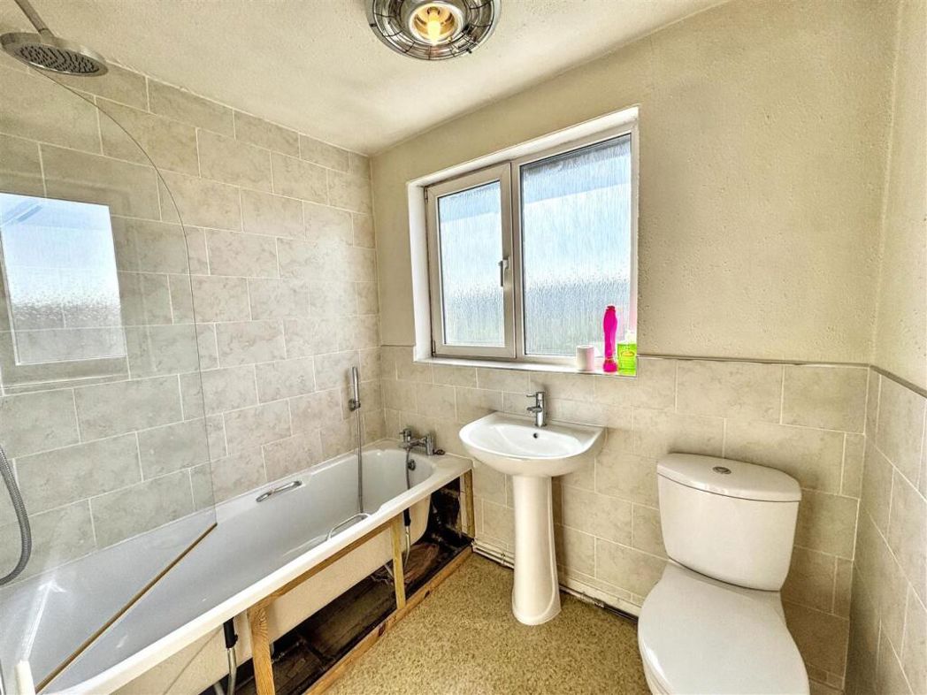 Property image 11 of 16
