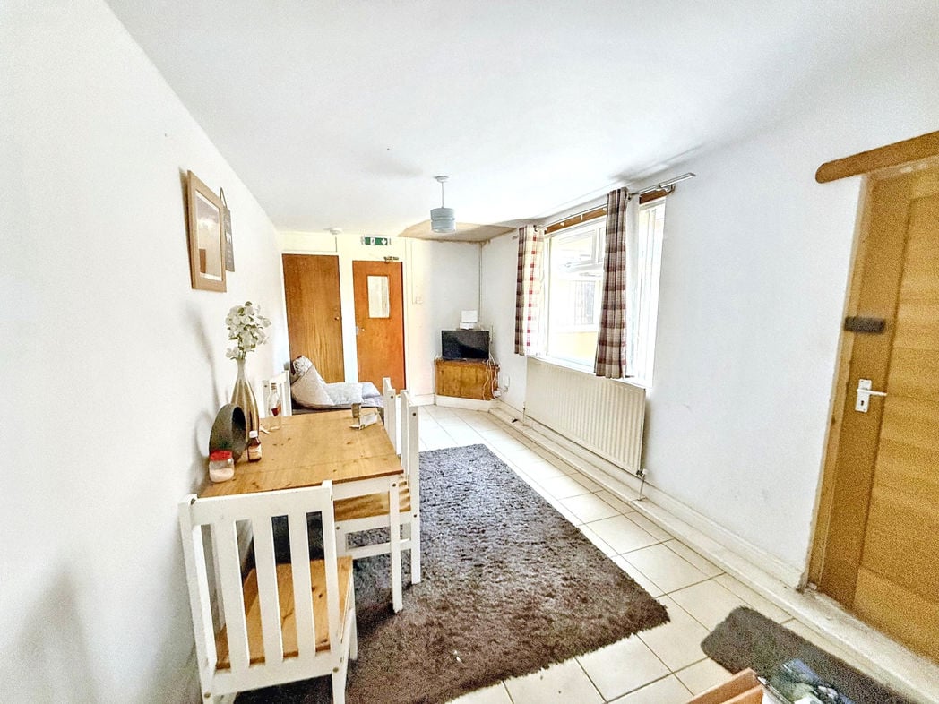 Property image 5 of 11