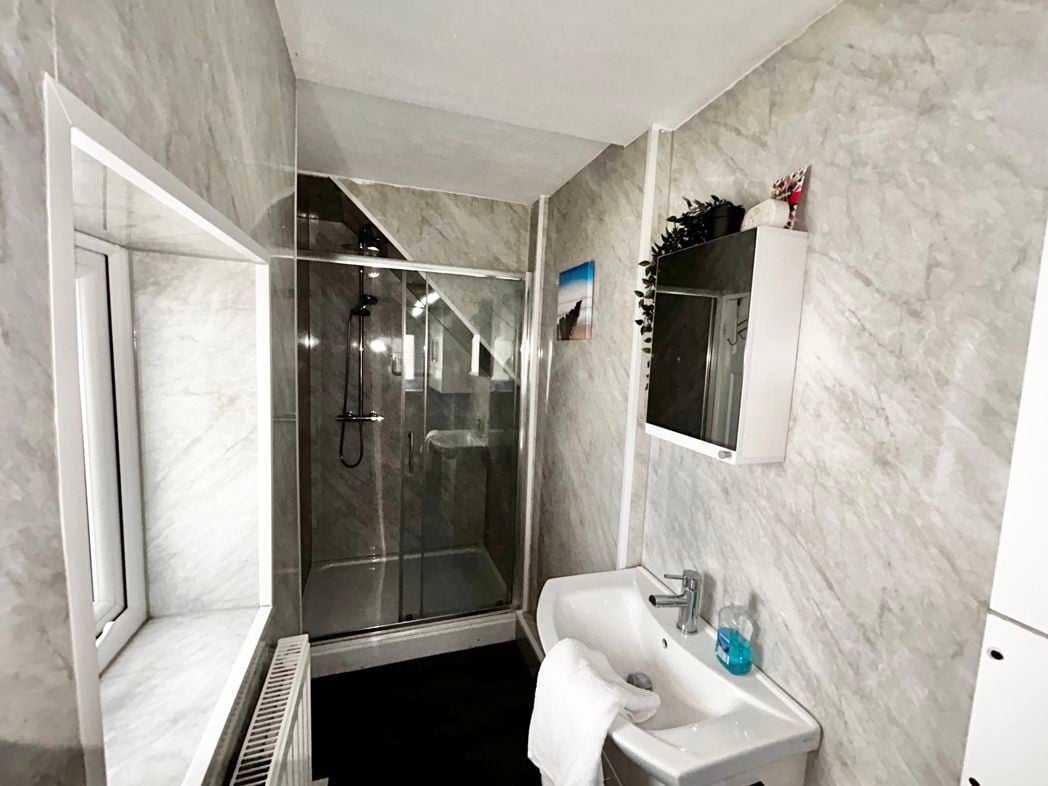 Property image 3 of 12