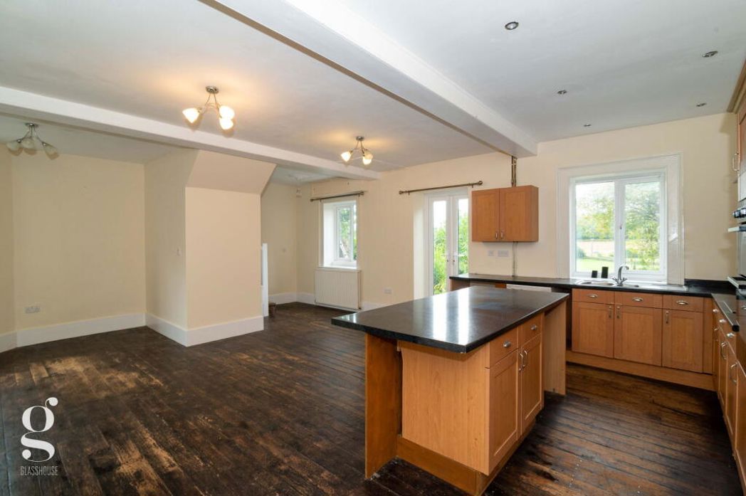Property image 11 of 18