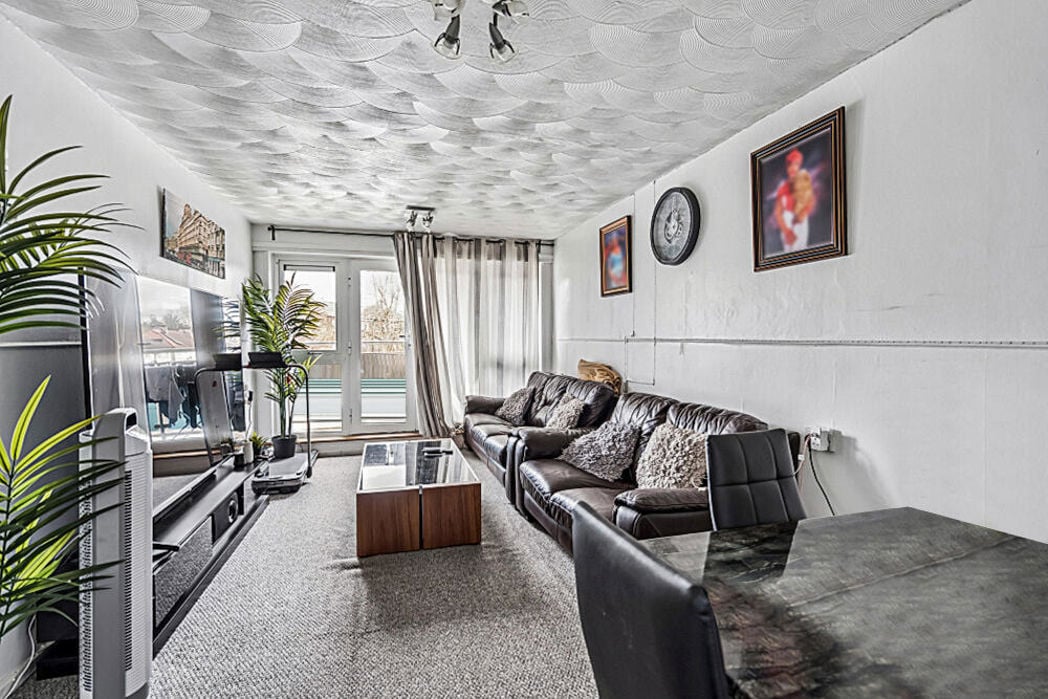 Property image 2 of 9