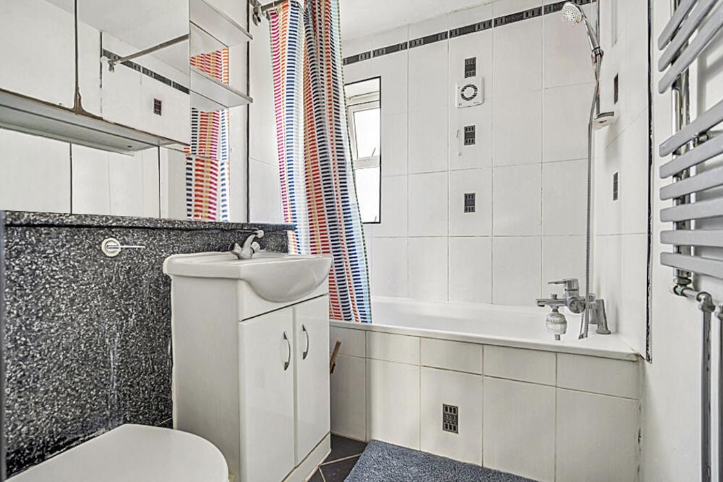 Property image 6 of 9