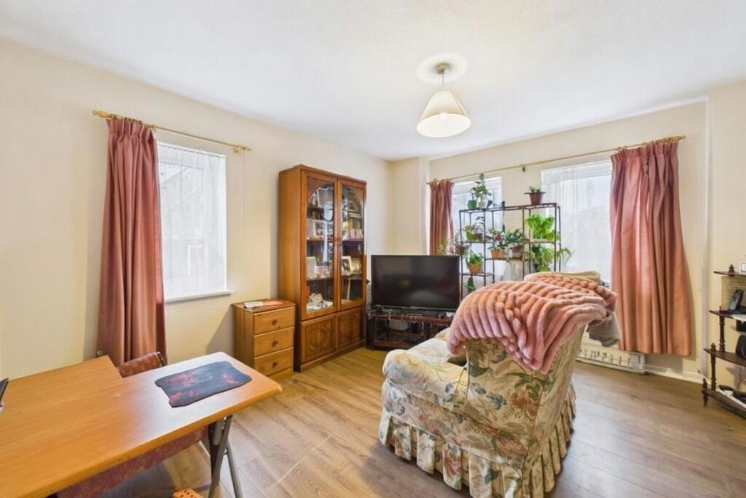 Property image 2 of 12