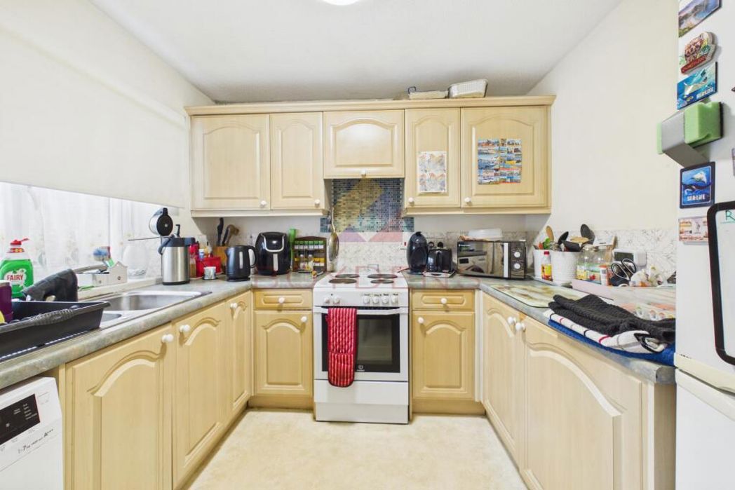 Property image 3 of 12