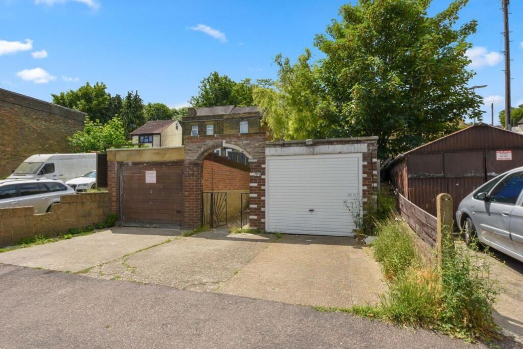 Property image 2 of 13