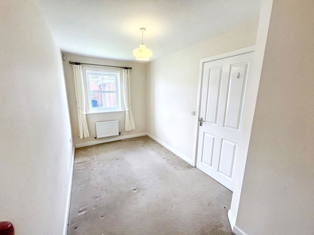 Property image 8 of 12