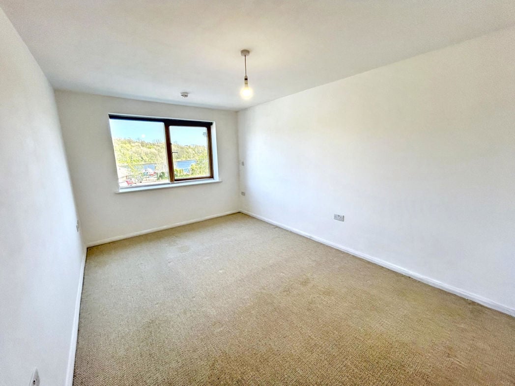 Property image 7 of 9