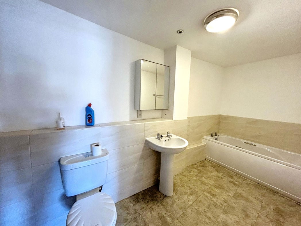 Property image 8 of 9