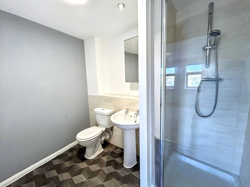 Property image 6 of 9