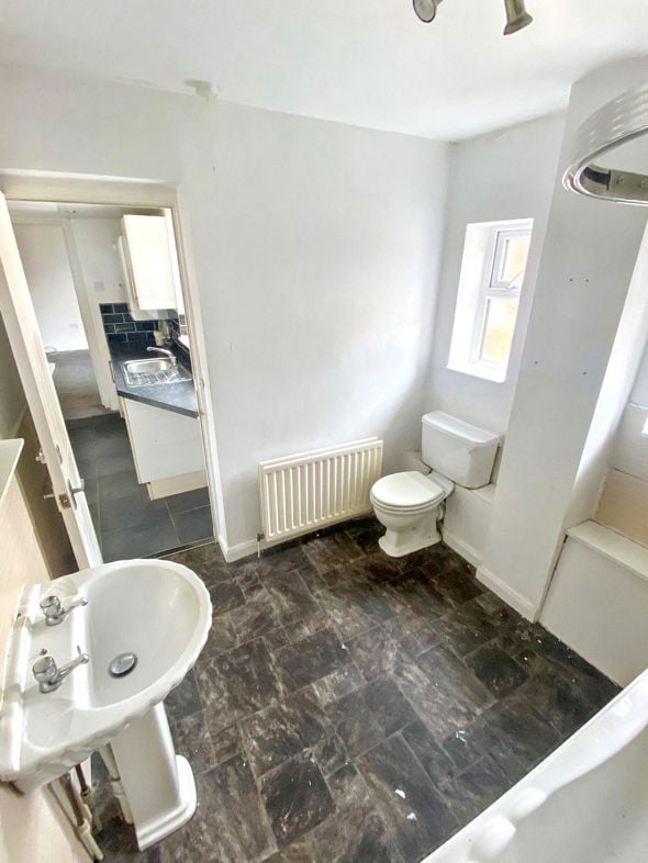 Property image 5 of 9