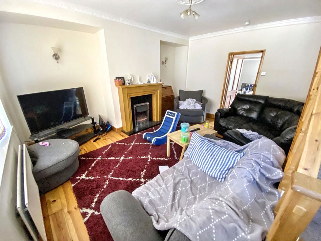 Property image 2 of 9