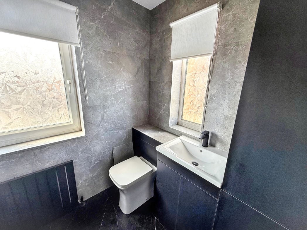 Property image 11 of 14
