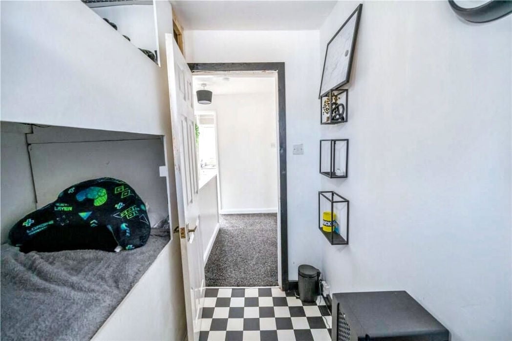 Property image 11 of 16