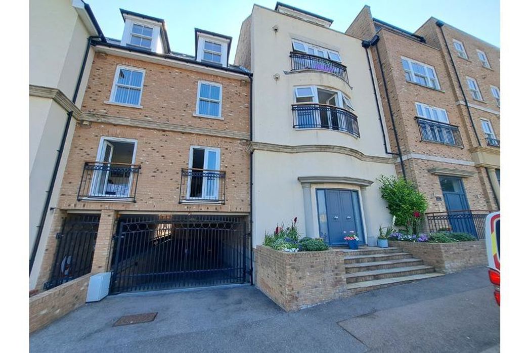 Property image 1 of 23