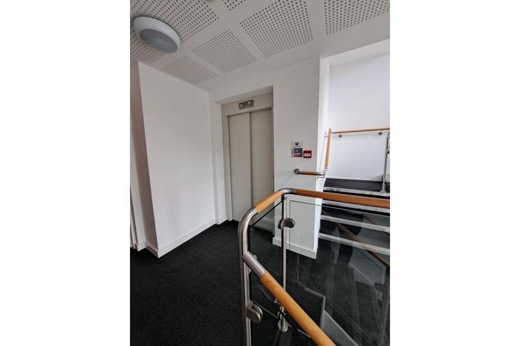Property image 11 of 23
