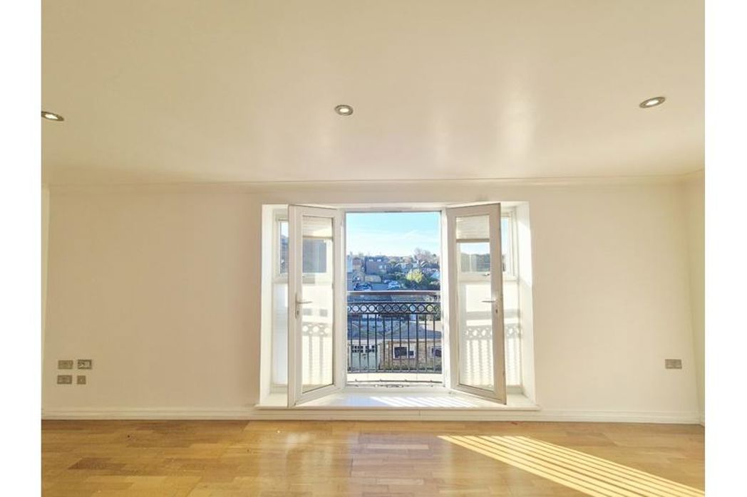 Property image 5 of 23