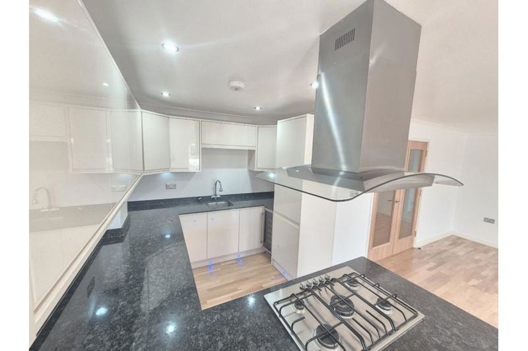 Property image 9 of 23