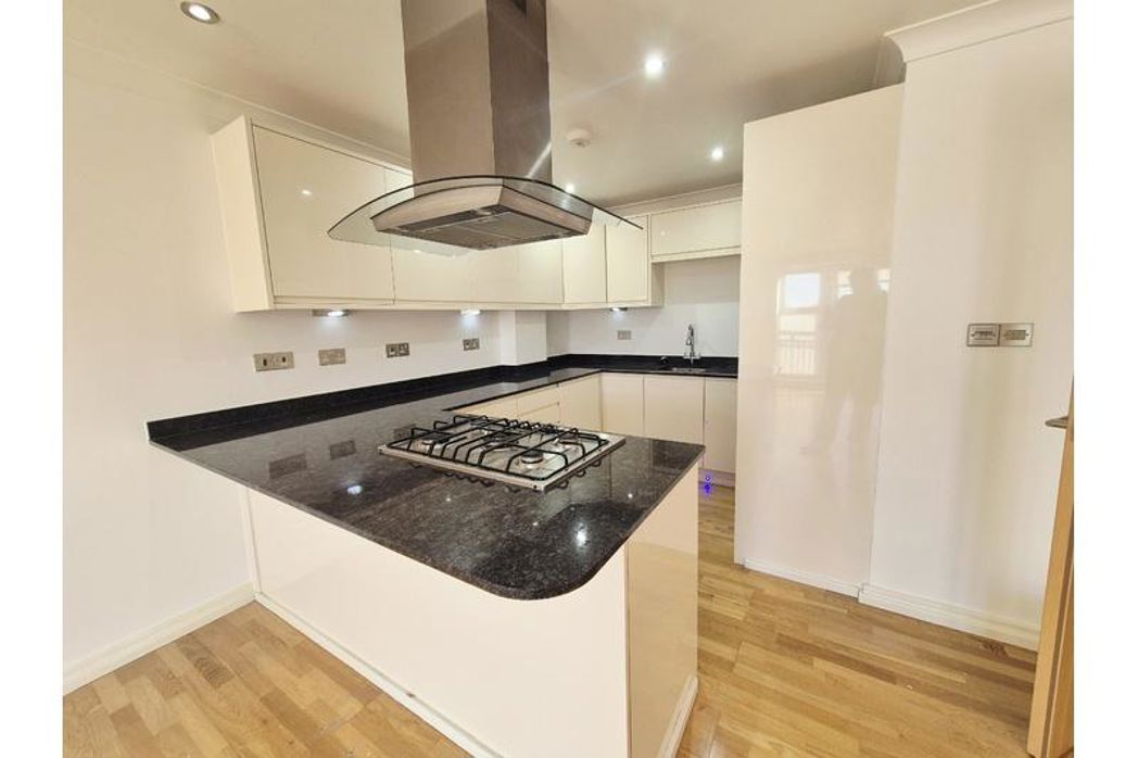 Property image 3 of 23