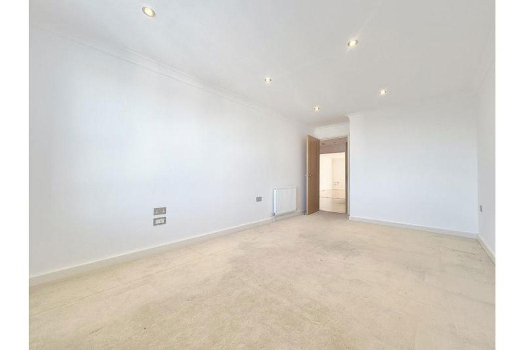 Property image 15 of 23