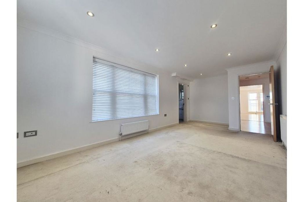 Property image 17 of 23