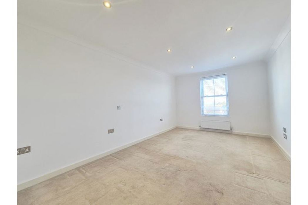 Property image 19 of 23